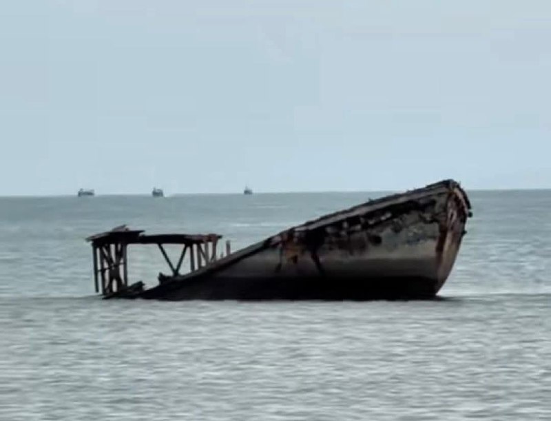 Затонувший корабль у берегов Пхукета