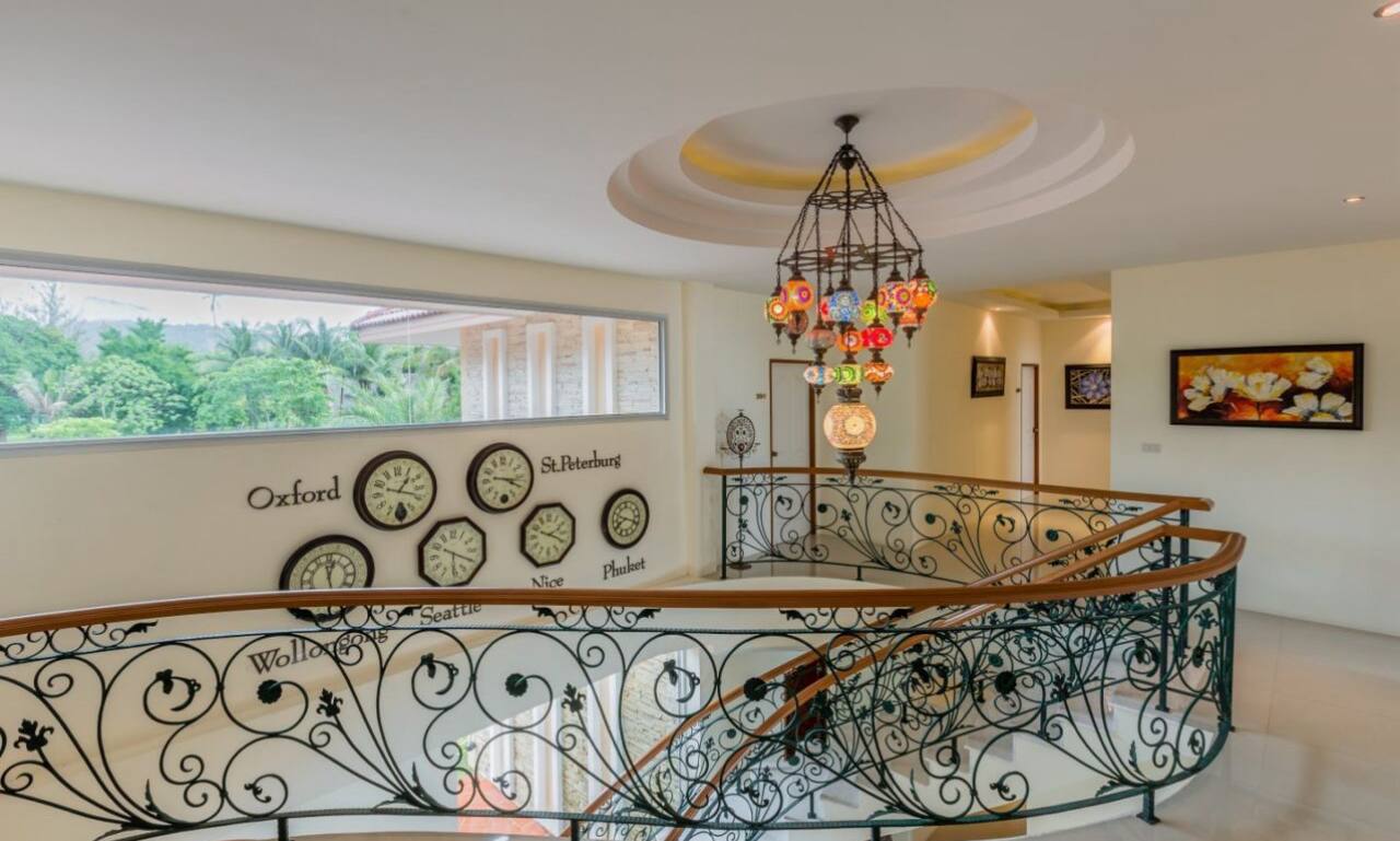 Роскошная вилла у моря с 9 спальнями