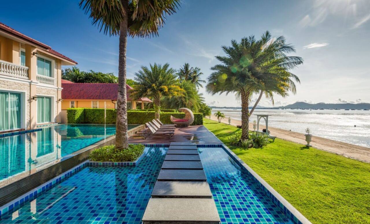 Роскошная вилла у моря с 9 спальнями