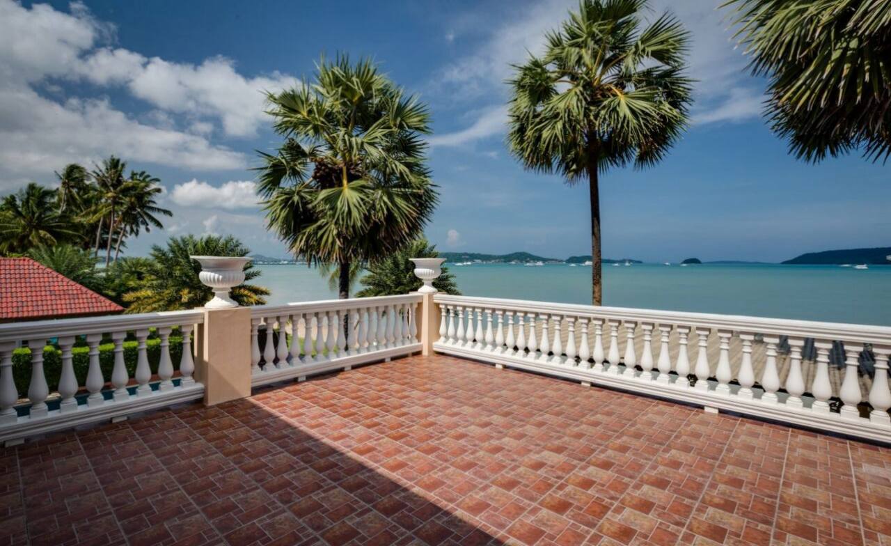 Роскошная вилла у моря с 9 спальнями