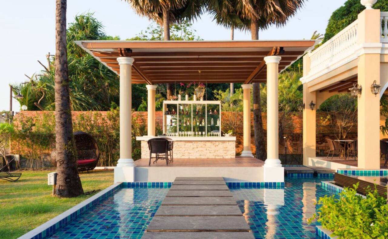 Роскошная вилла у моря с 9 спальнями