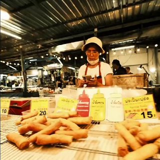 Тайские десерты на рынке