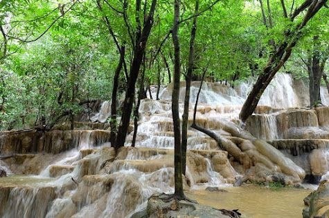 Скандал в Таиланде: секс у водопада