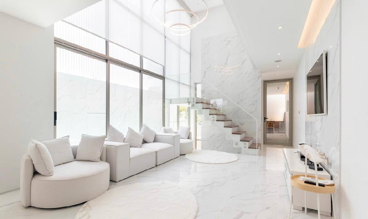 Аренда светлой виллы с бассейном