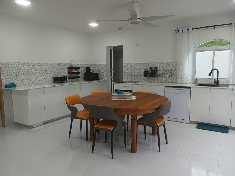 Продажа современной виллы с бассейном