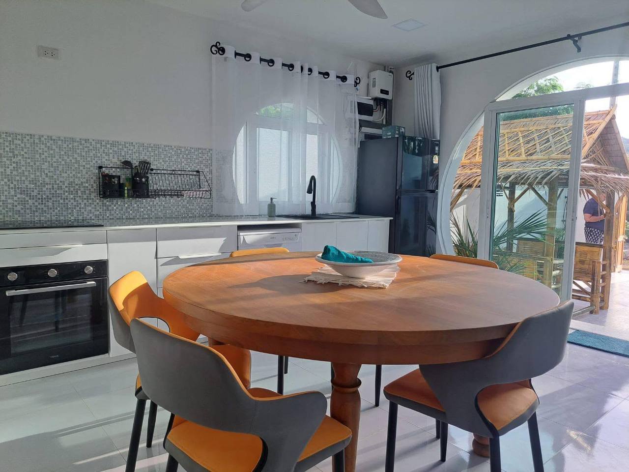 Продажа современной виллы с бассейном