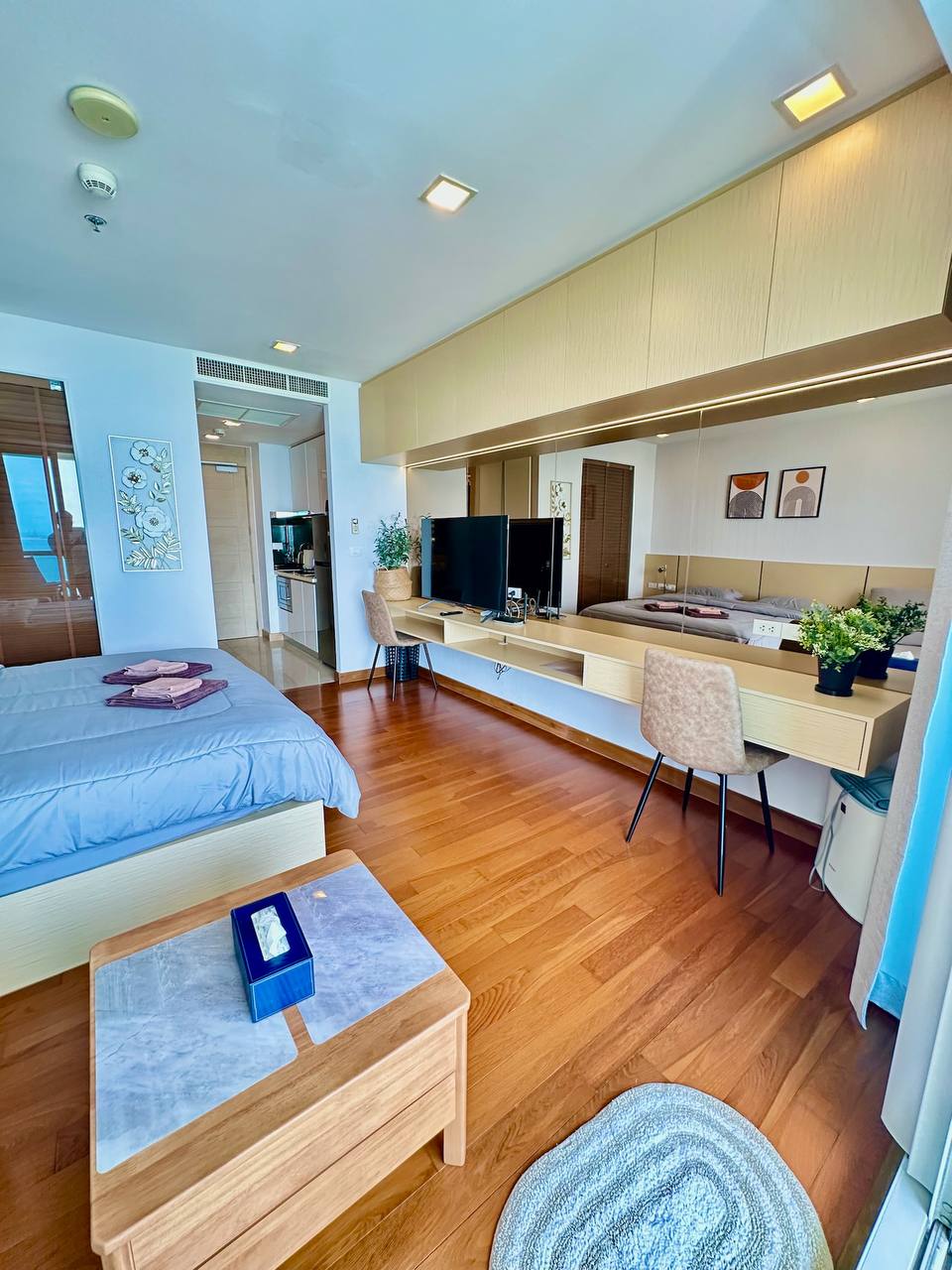 Просторная студия на первой береговой линии