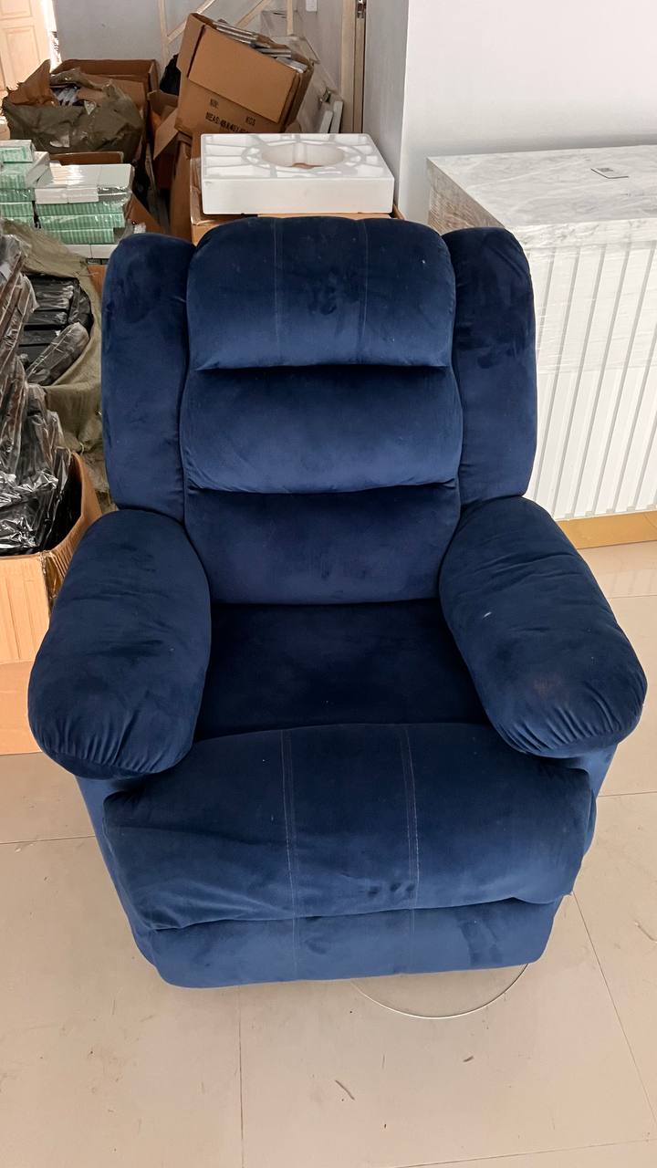 Продажа кресла и стойки ресепшен