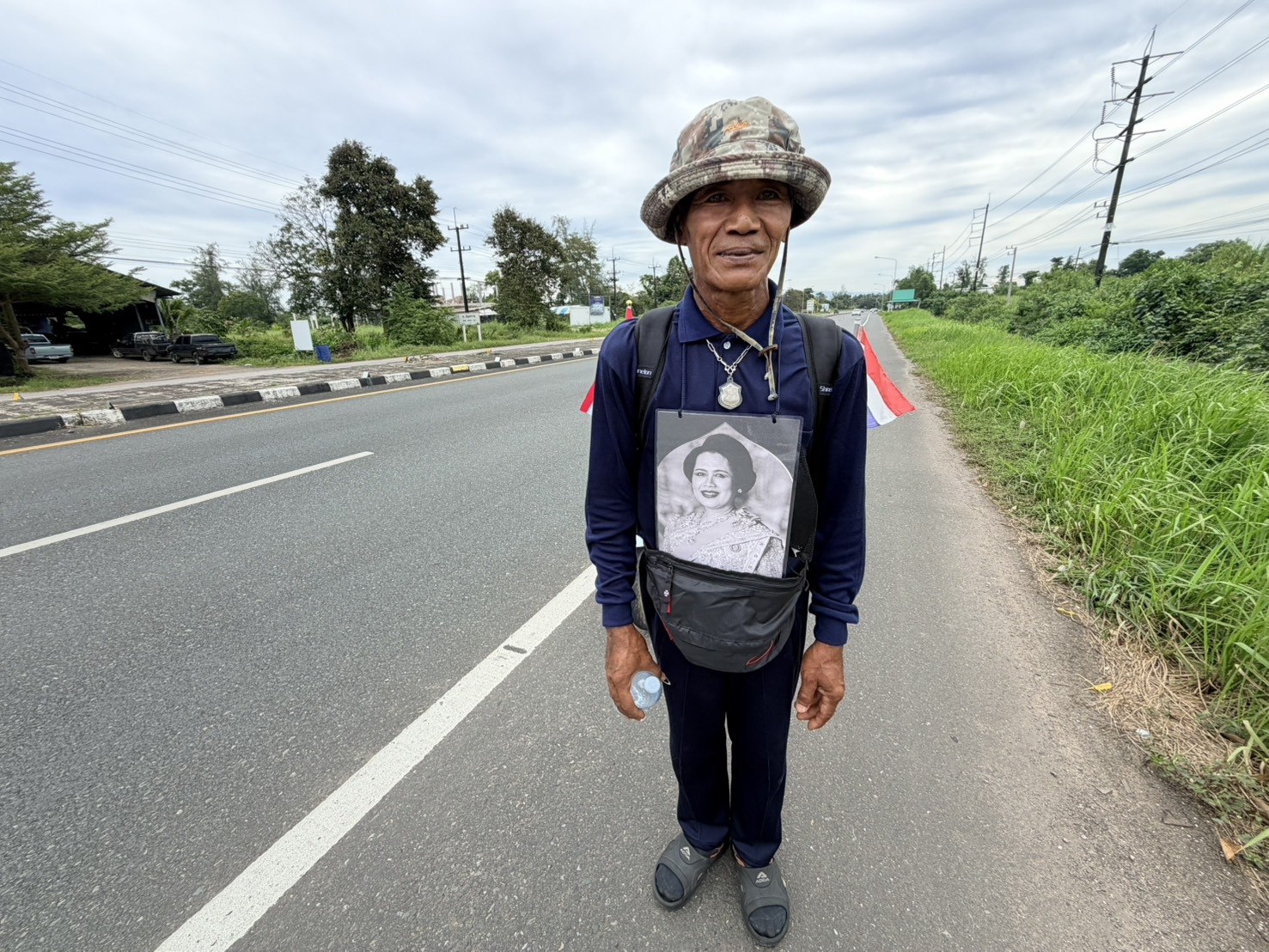 Ветеран совершает пеший поход в Бангкок