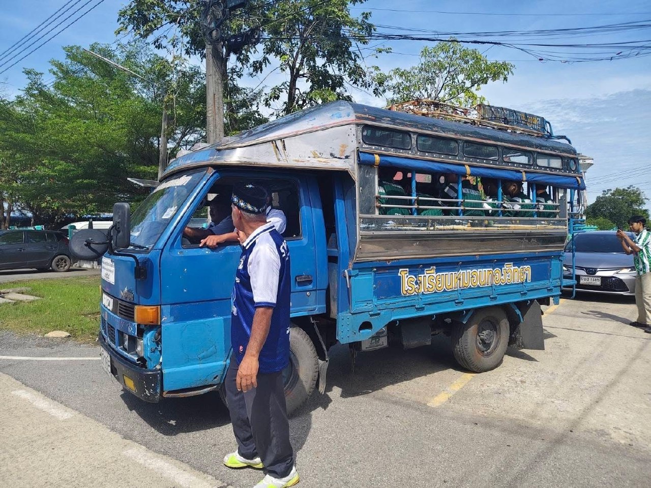 Школьная команда по футболу из Таиланда