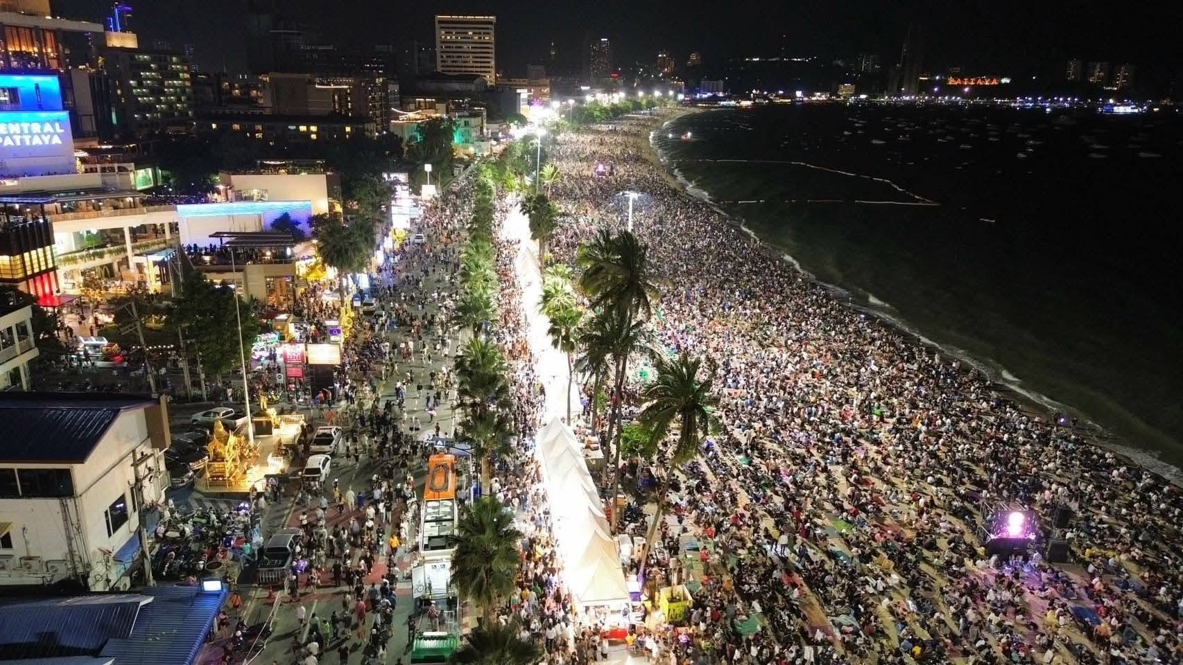 Грандиозный фестиваль фейерверков в Паттайе