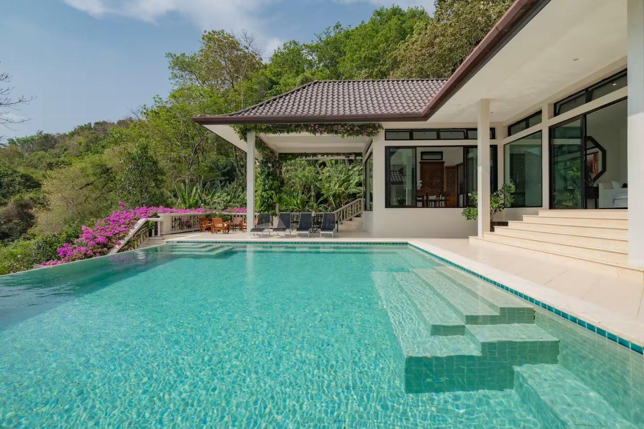 Аренда виллы с бассейном на пляже