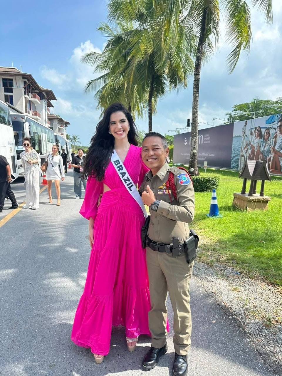 Туристическая полиция охраняет участниц «Мисс Вселенная»