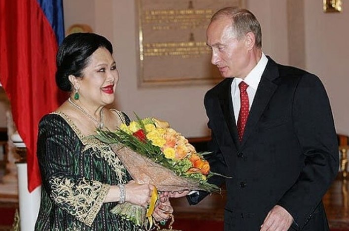 Исторический визит королевы-матери Сирикит