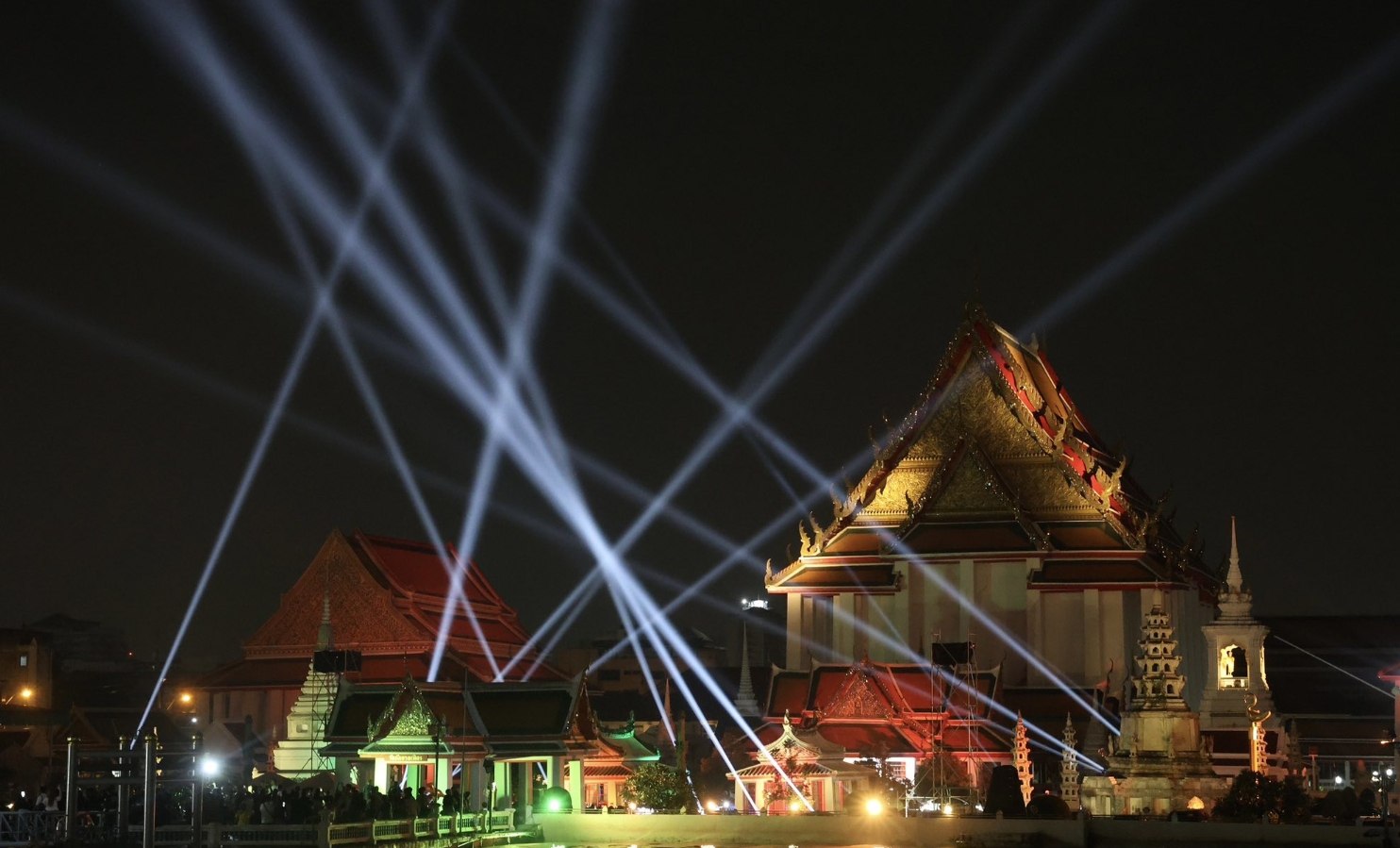 Световое шоу в честь королевы-матери в Бангкоке