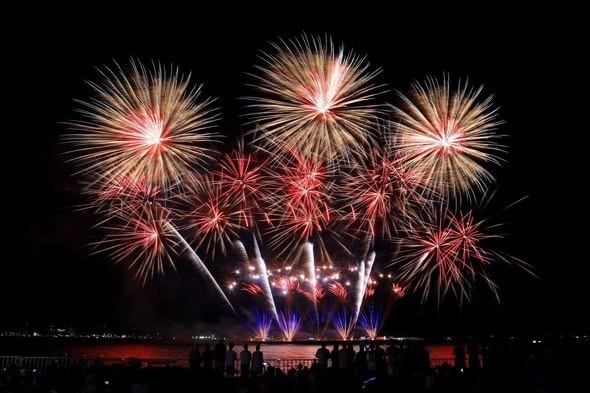 Грандиозное шоу фейерверков в Паттайе