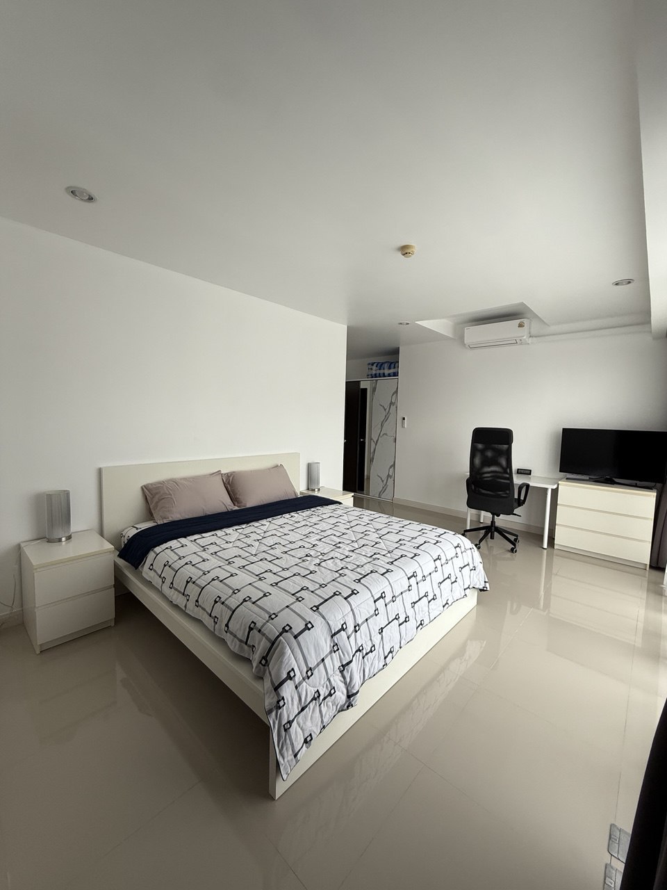 Светлые апартаменты на пляже