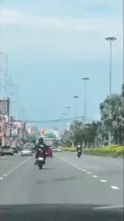 Опасные трюки туриста на дорогах Паттайи