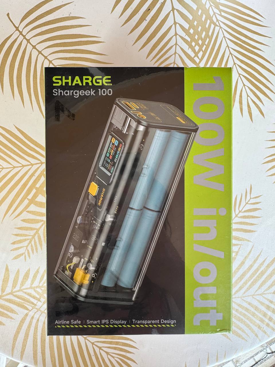 Зарядное устройство с прозрачным дизайном