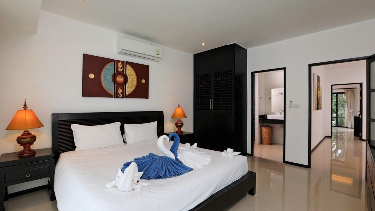 Стильная вилла с бассейном недалеко от пляжа