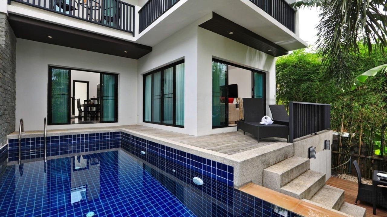 Стильная вилла с бассейном недалеко от пляжа