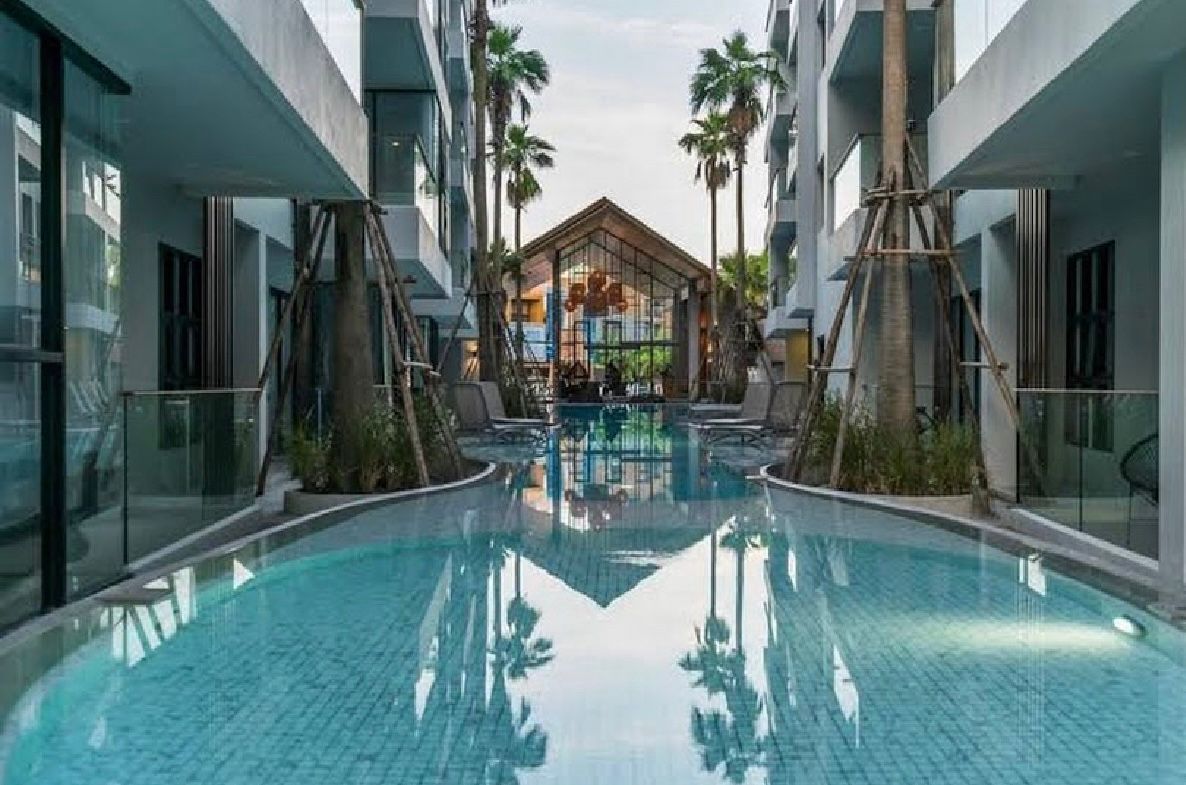 Стильная квартира с видом на бассейн