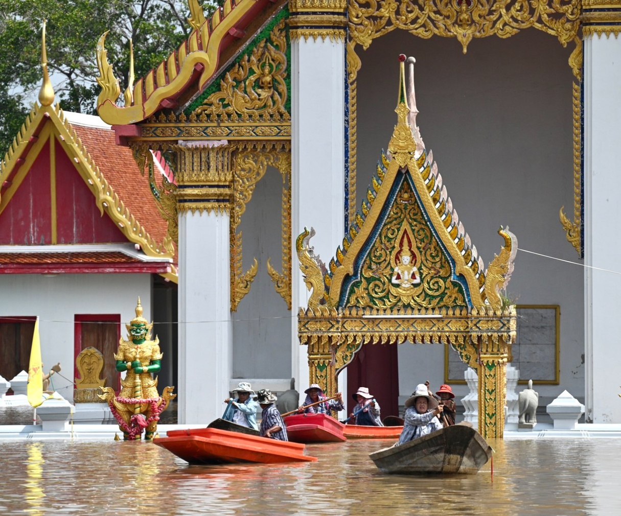 Премьер-министр в затопленной Аюттхае