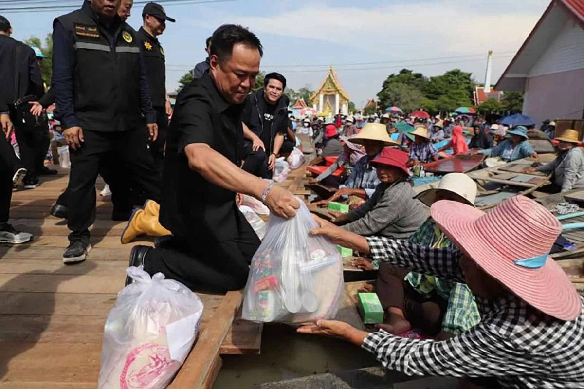 Премьер-министр в затопленной Аюттхае