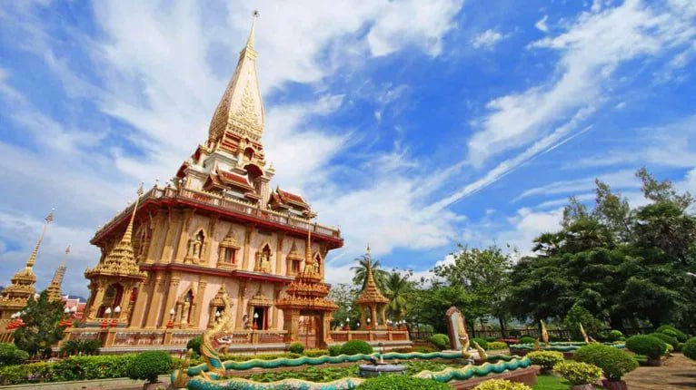 Буддистский храм Ват Чалонг на Пхукете