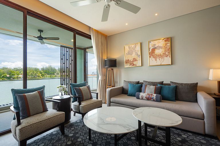 Апартаменты с видом на озеро и море