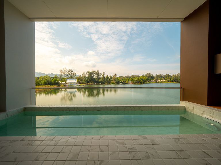 Апартаменты с видом на озеро и море