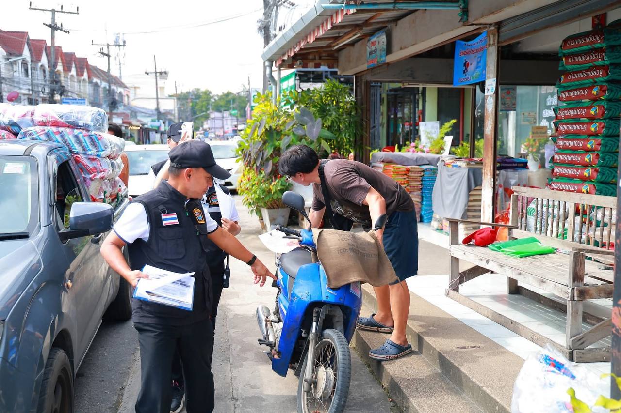 Уборка тротуаров на Пхукете