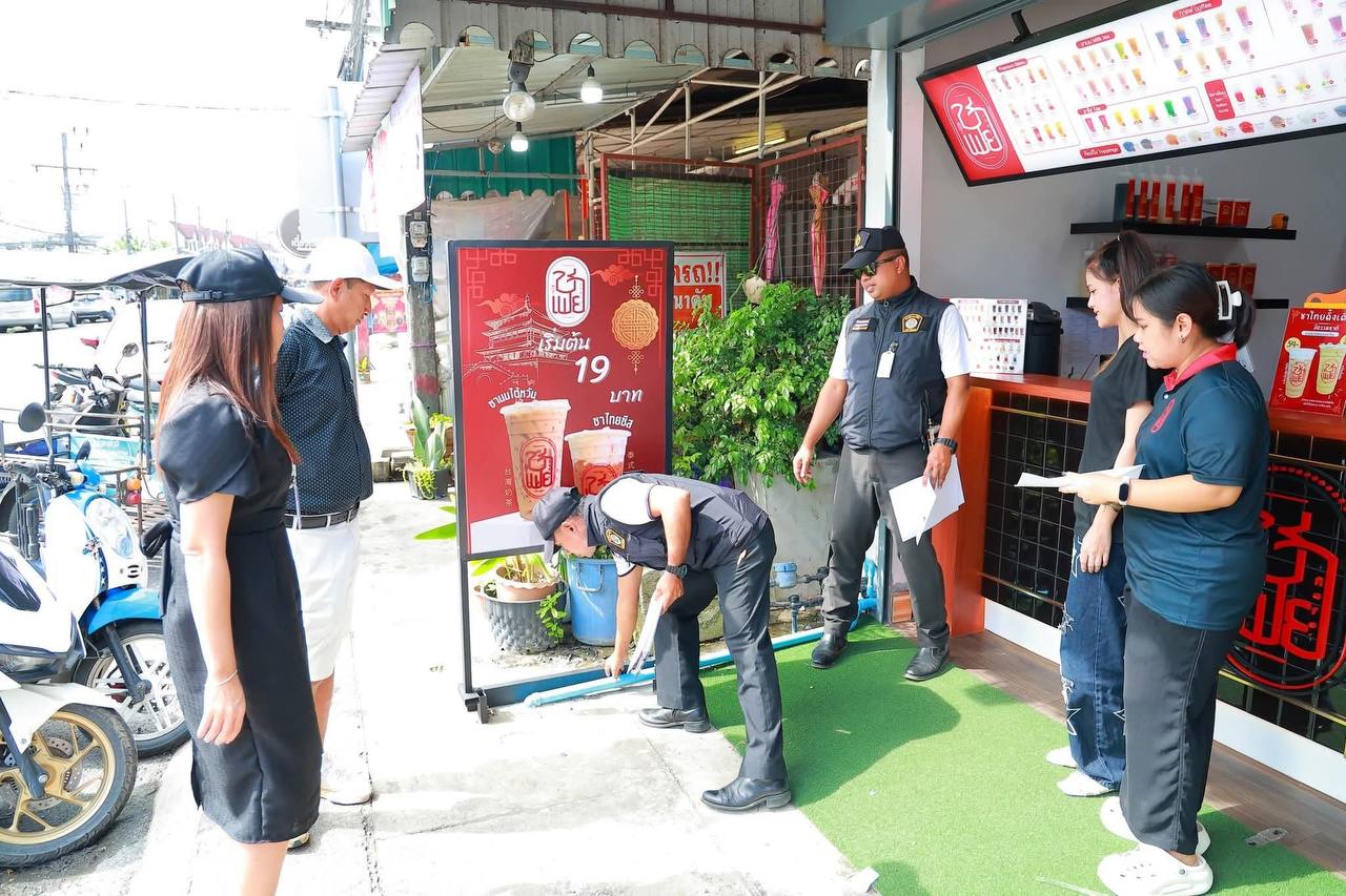 Уборка тротуаров на Пхукете