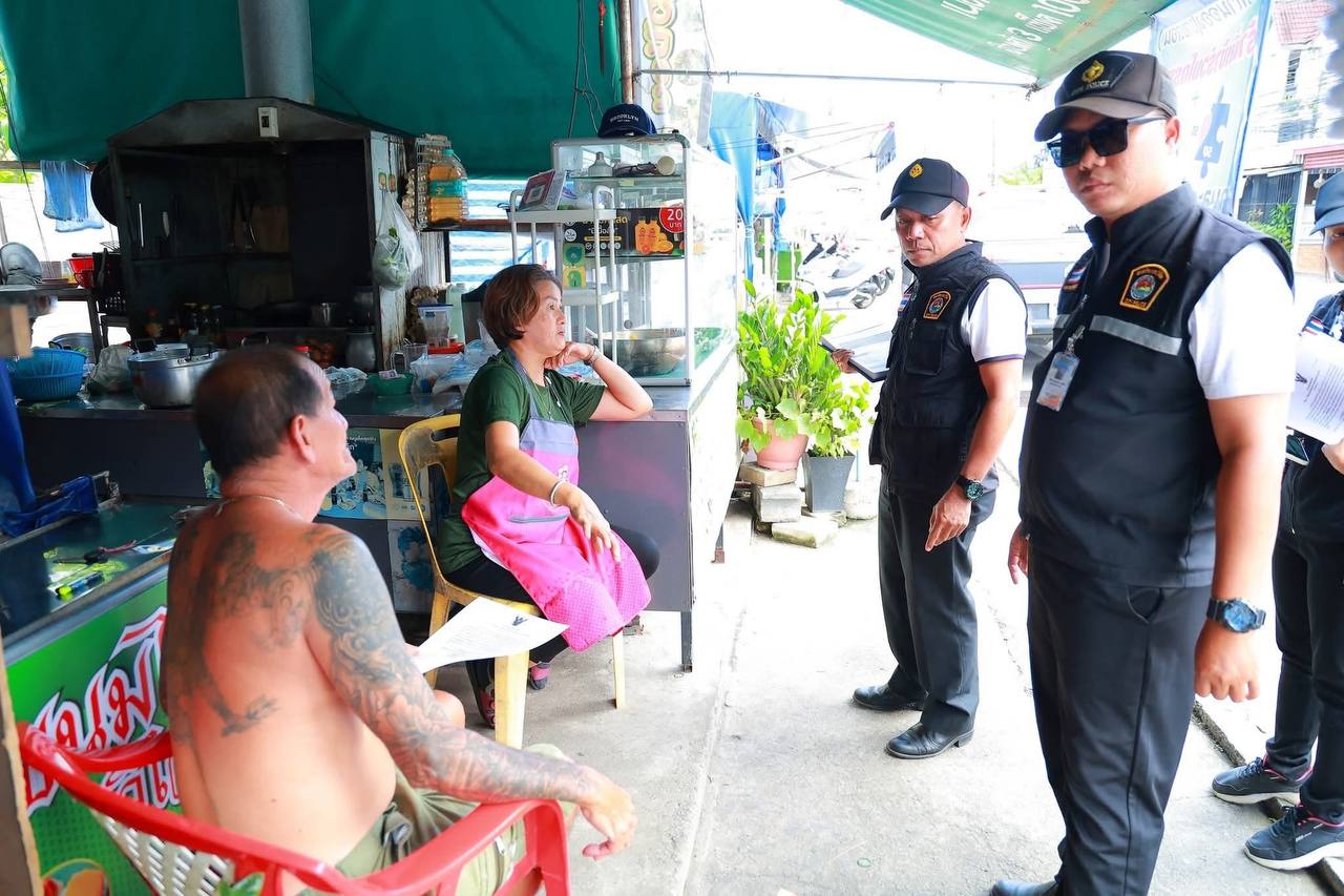 Уборка тротуаров на Пхукете