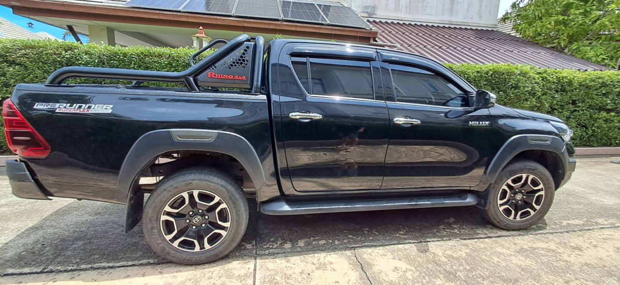 Продажа автомобиля и максискутера в Паттае