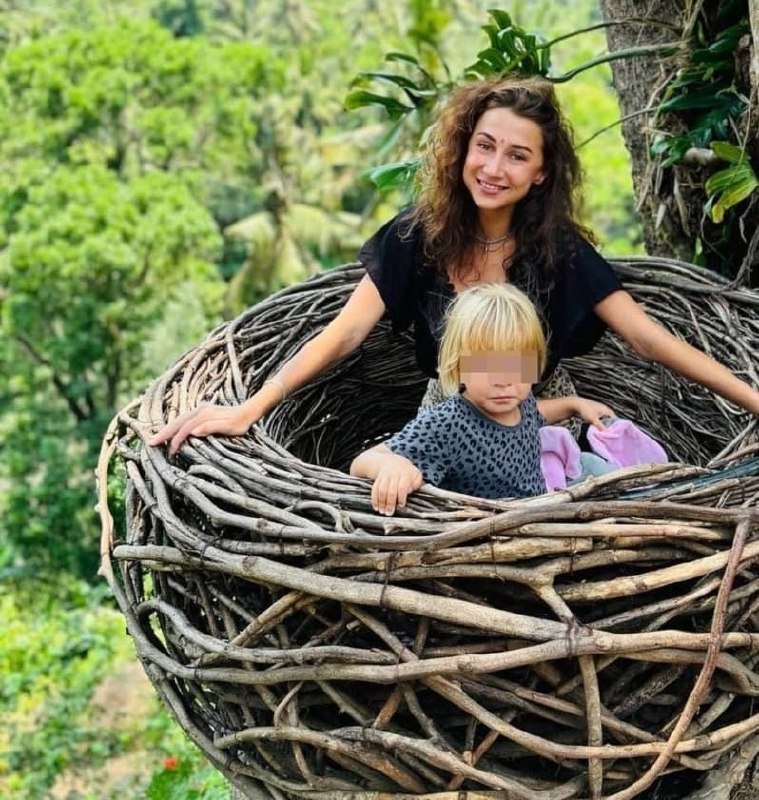 Туристка депортирована за оставление ребенка