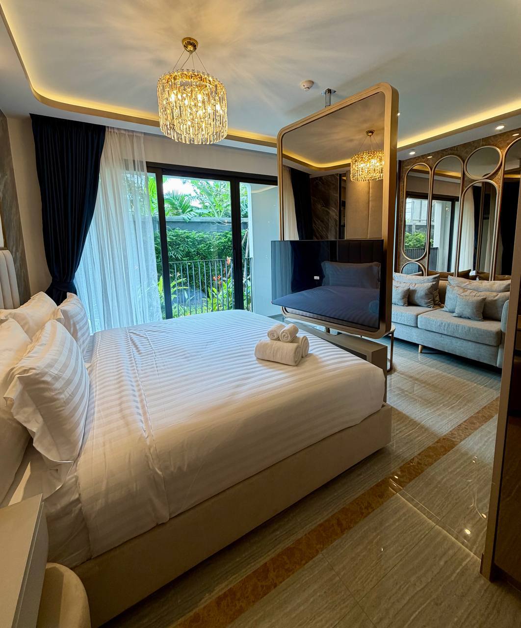 Аренда новой студии с бассейном