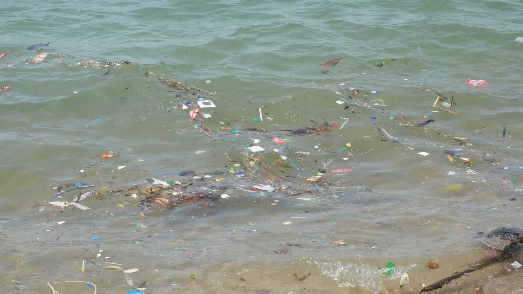 Паттайя очищает пляжи после дождей