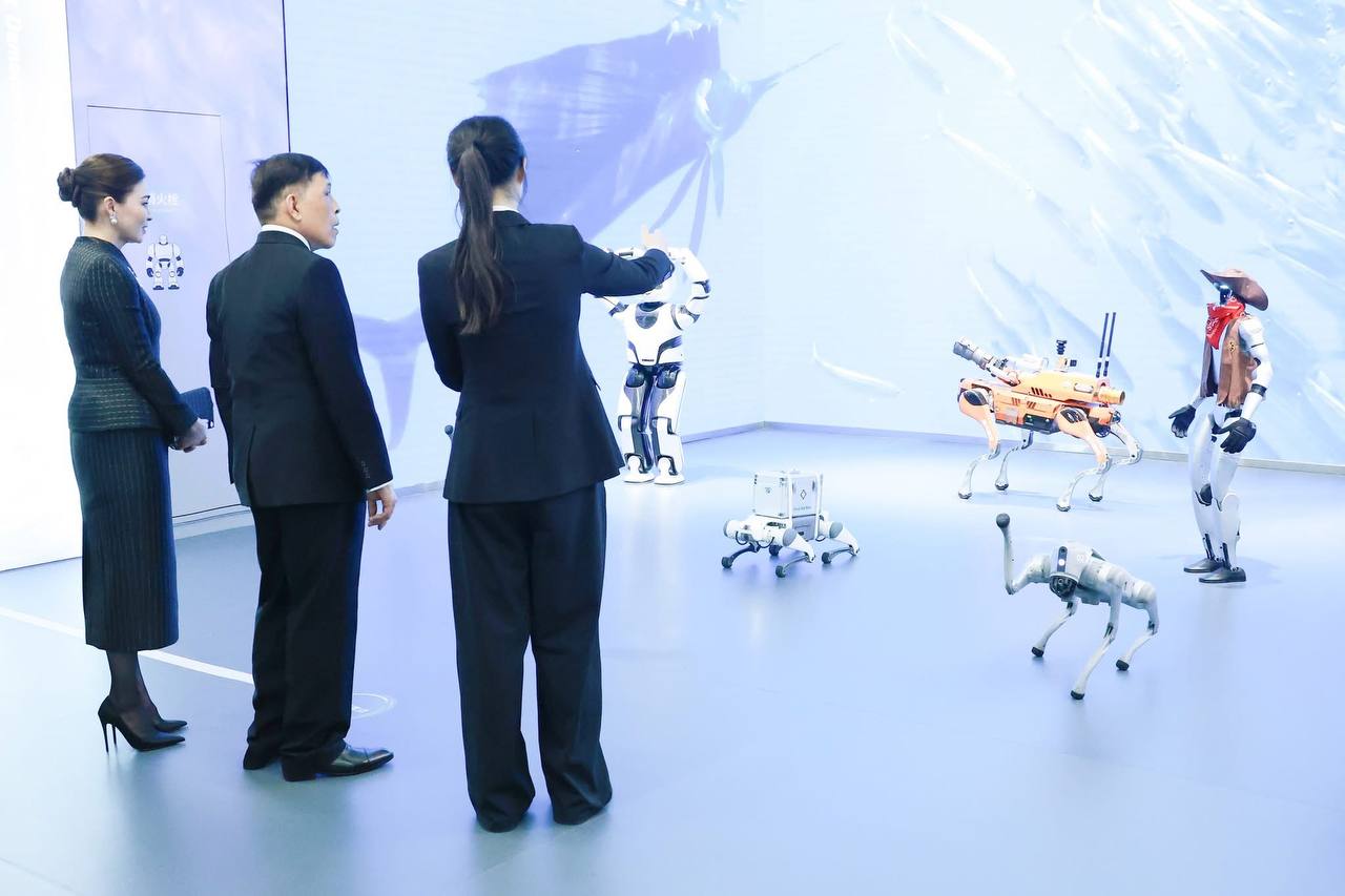 Королевский визит в центр робототехники