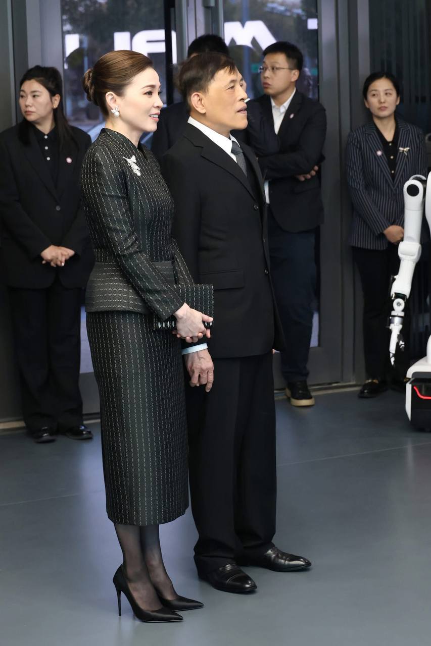 Королевский визит в центр робототехники