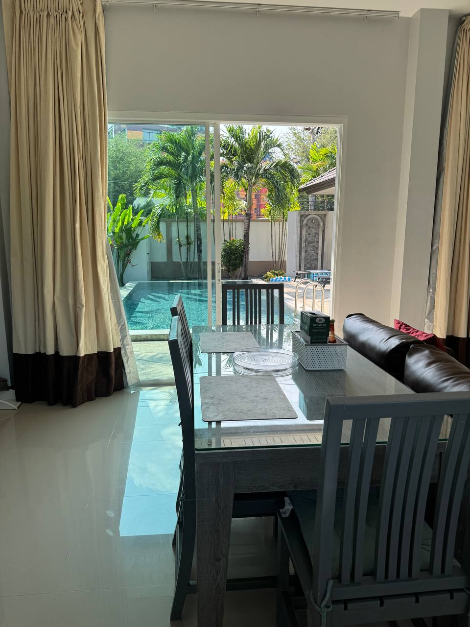 Аренда двуспальной виллы с бассейном