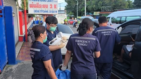 Рождение ребенка в пикапе в Чонбури