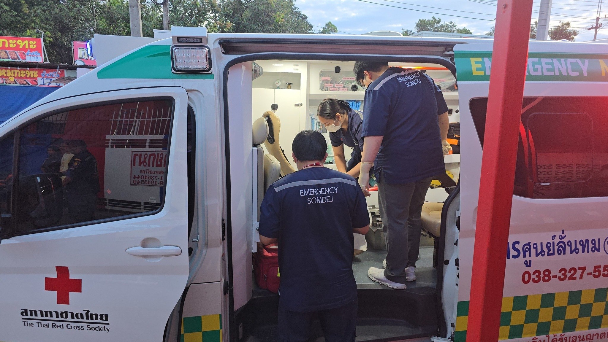 Рождение ребенка в пикапе в Чонбури