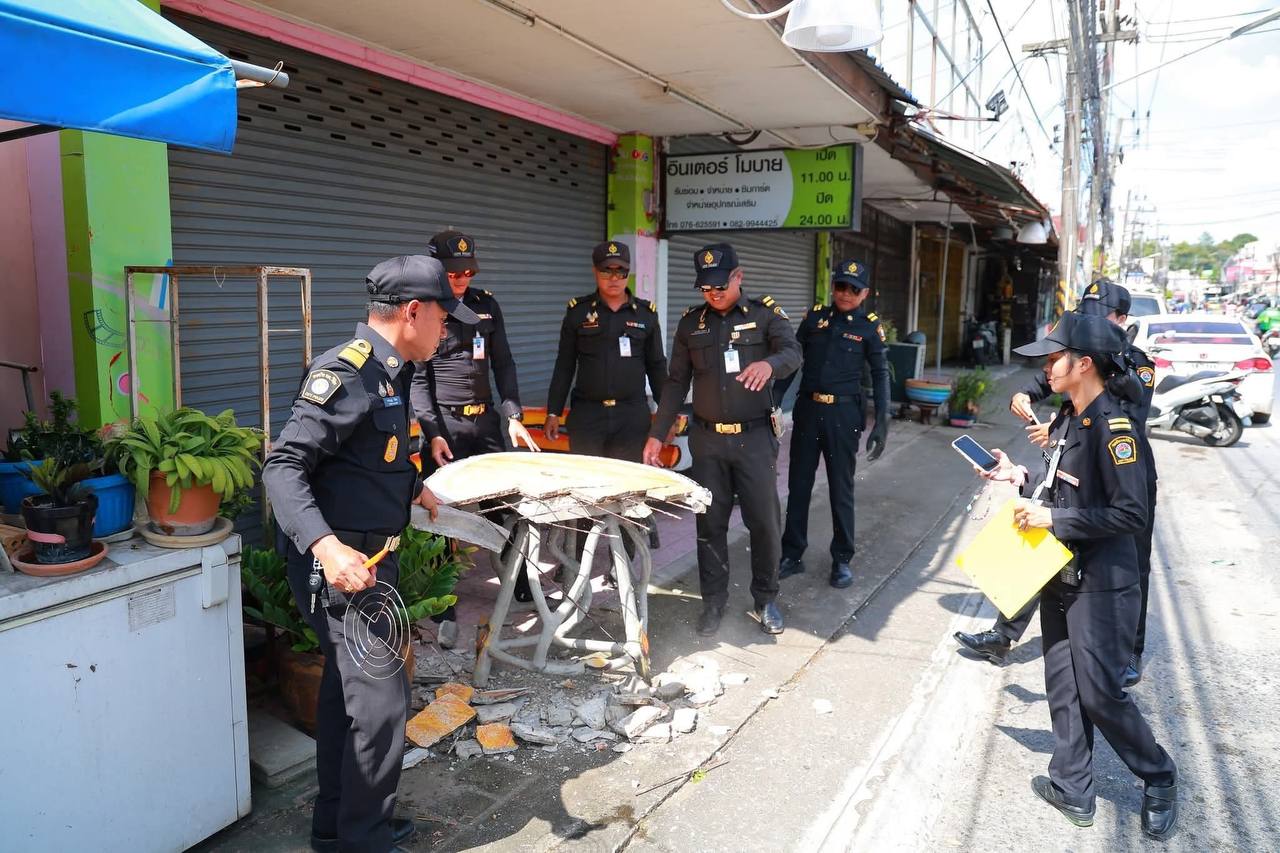 Массовая очистка тротуаров в Вичите