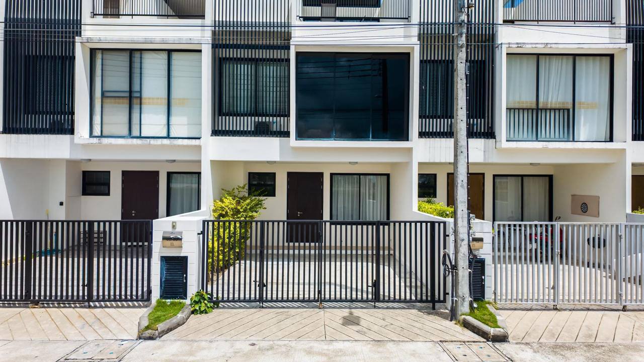 Уютный таунхаус на берегу озера в Пхукете