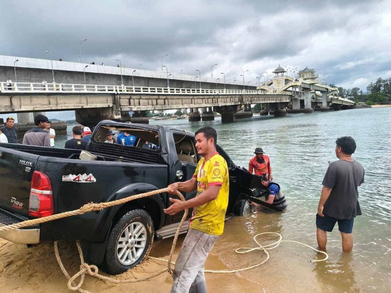 Двойное самоубийство под мостом