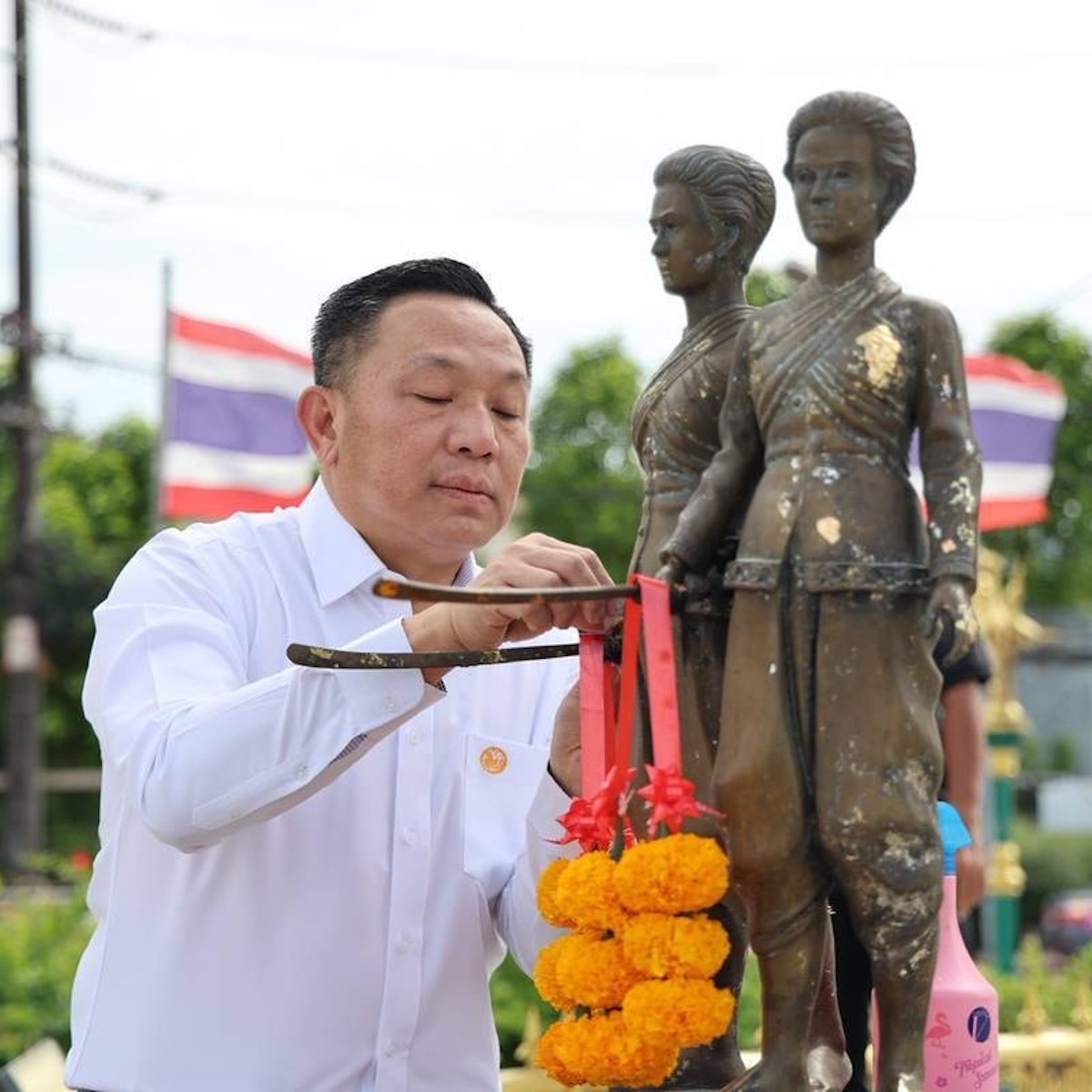 Новый губернатор Пхукета посетил памятник