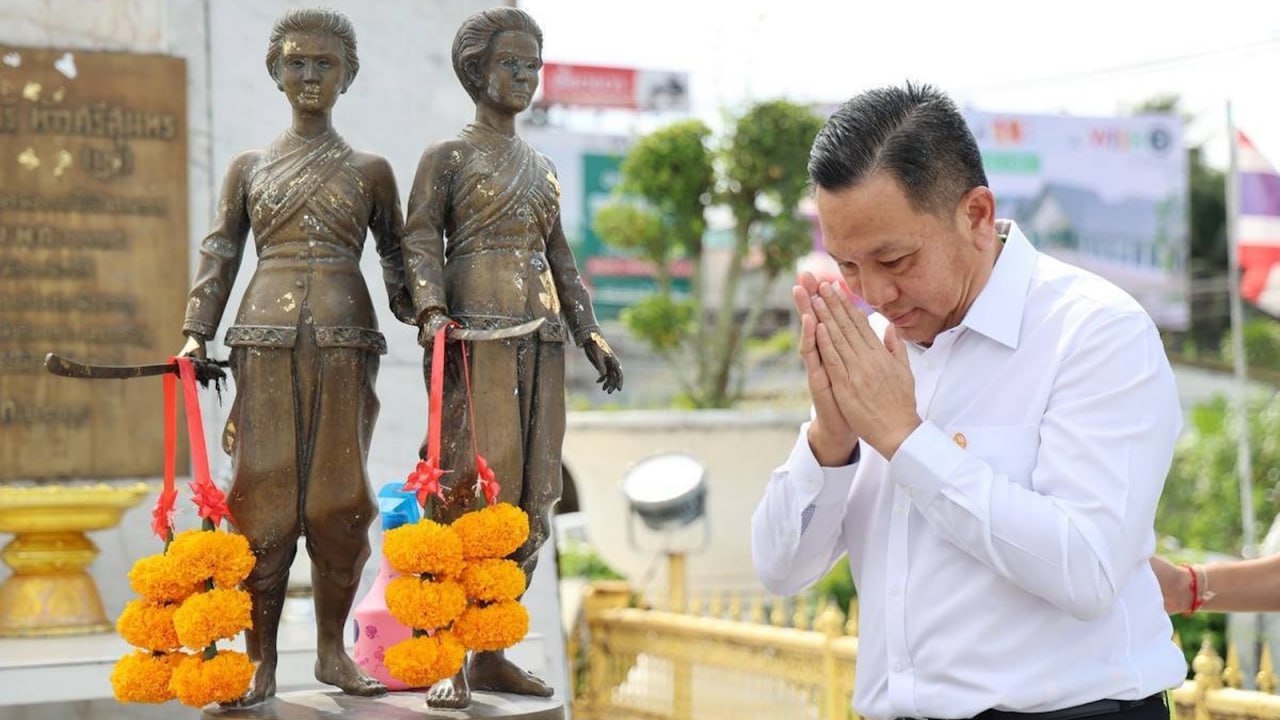 Новый губернатор Пхукета посетил памятник