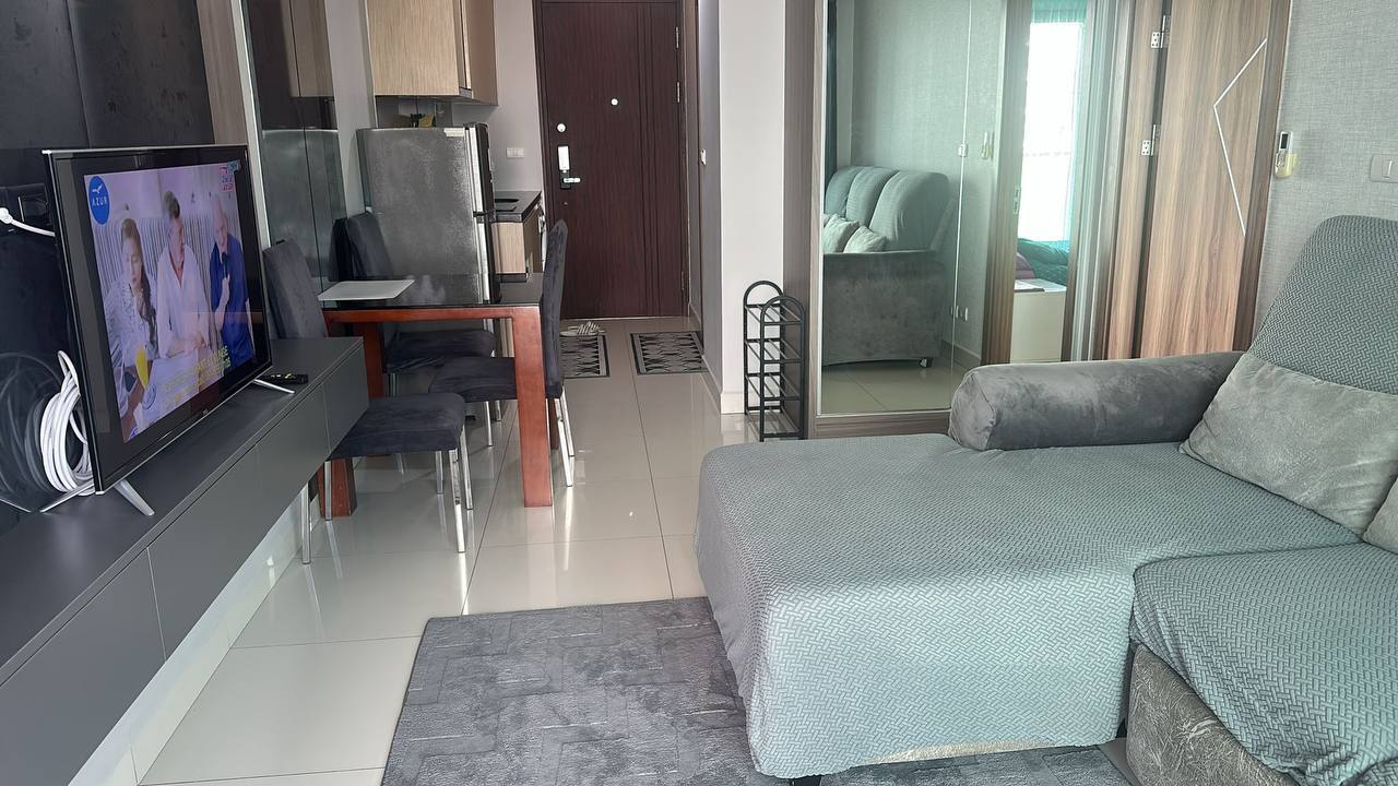 Семейный номер с видом на бассейн