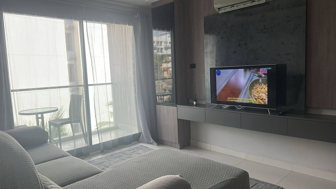 Семейный номер с видом на бассейн